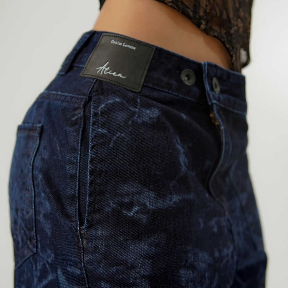 
                      
                        Women's Low Rise Straight Dark Blue Jeans with Lasser effect 
                      
                    