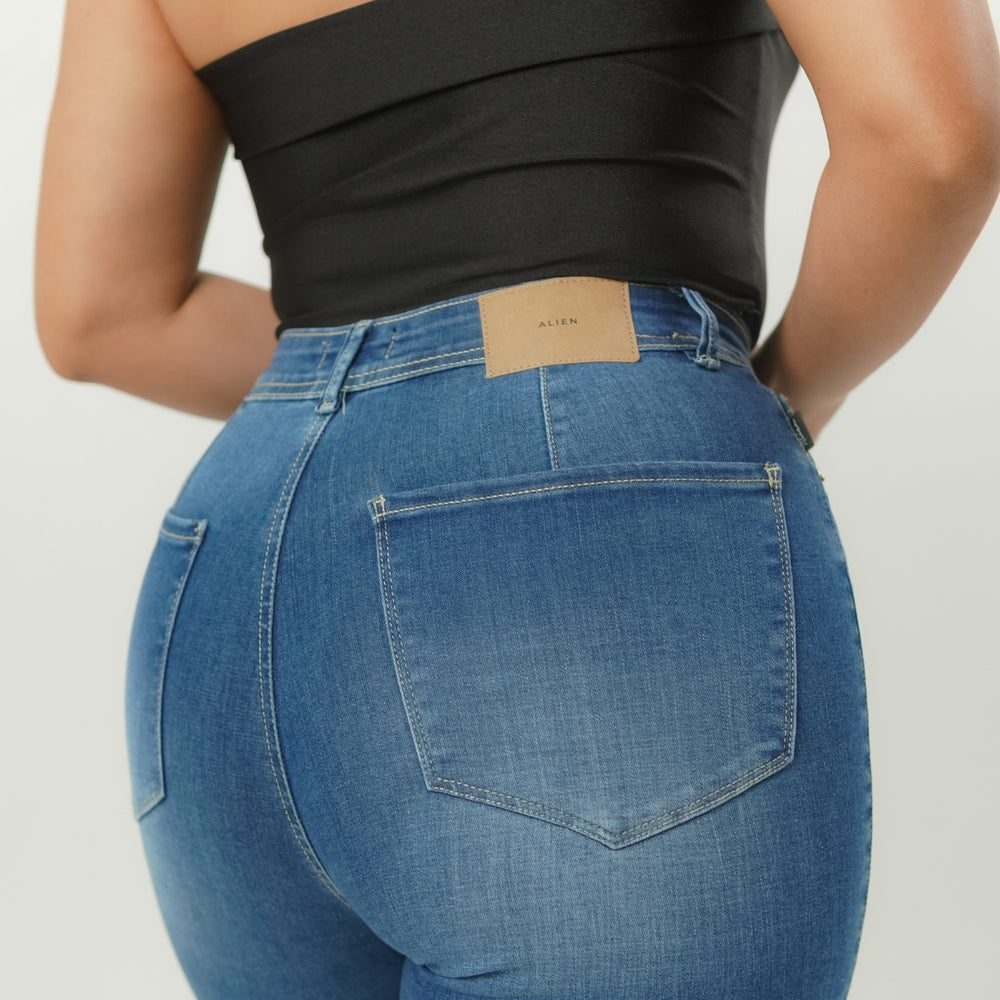 
                      
                        ONE SIZE SKINNY BLUE ALIEN JEANS
                      
                    