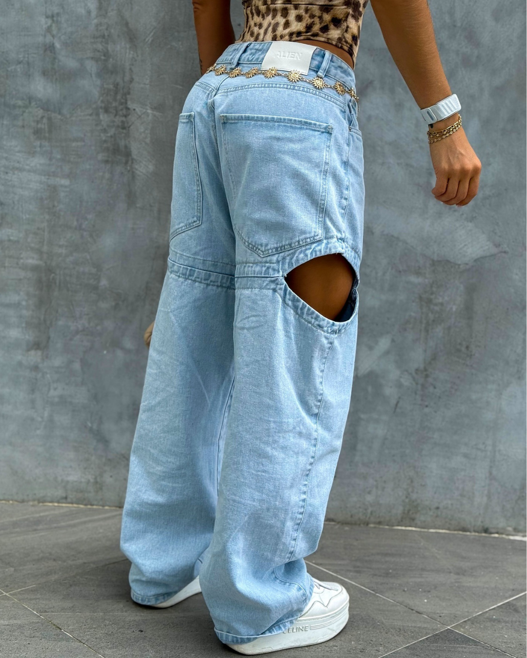 barrel light blue alien jeans